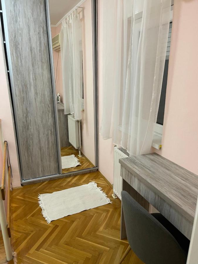 Apartment Cactus 021 โนวีซาด ภายนอก รูปภาพ